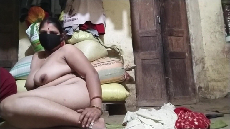 Desi_bhabhi121: Bhabh sexy se fute cu degetul în pizdă, nud, țâțe de presă