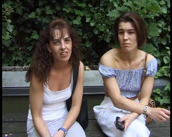 YOUR FIRST PORN: Lesbische Spiele v Der Badewanne - lesbické hry ve vaně