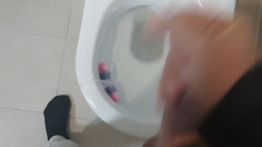 Bayer911: Toiletten-solo-masturbation