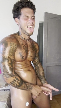 Büyük yaraklı hunk kaslı!!