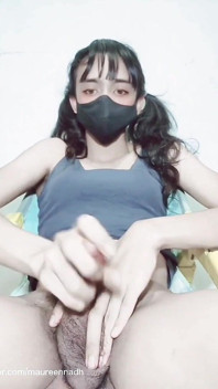 Streberin solo behaarte asiatische masturbiert