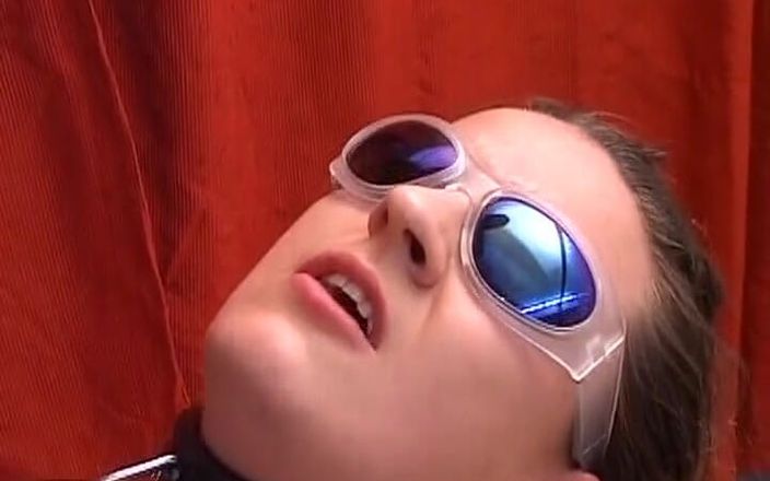 Deutsche Camgirls: Büyük memeli bdsm seven Alman fahişe ustası tarafından sikiliyor