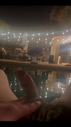 I need someone to romantically give me head under the stars