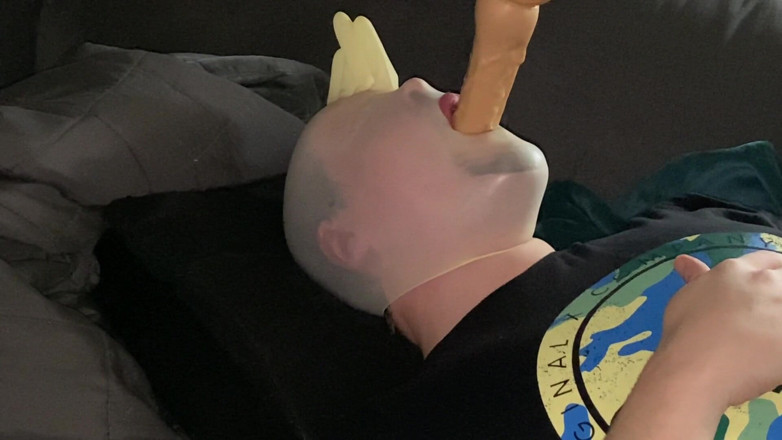 ButHoleDildoLover: Meu segundo jogo de respiração - Dildo chupando vibrador de 26x7cm.