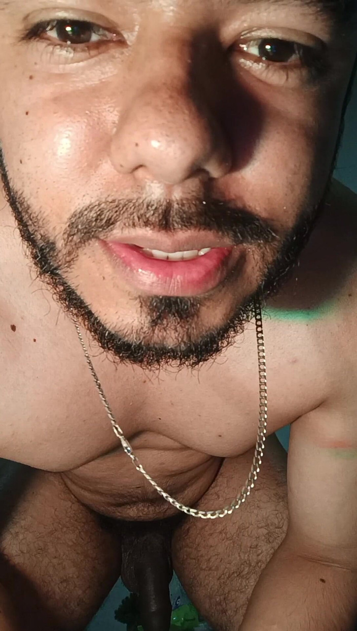 Tommhot: Memantulkan kontol seksi dan hot yang belum disunat