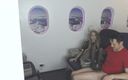Foot Girls: Aeromoça dá punheta com os pés de nylon no avião!