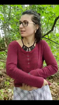 Saat Dua Wanita Menjelajahi Hutan