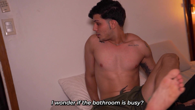 BigJackson: Por Broma De La Toalla Me Follo a Mi Roomie