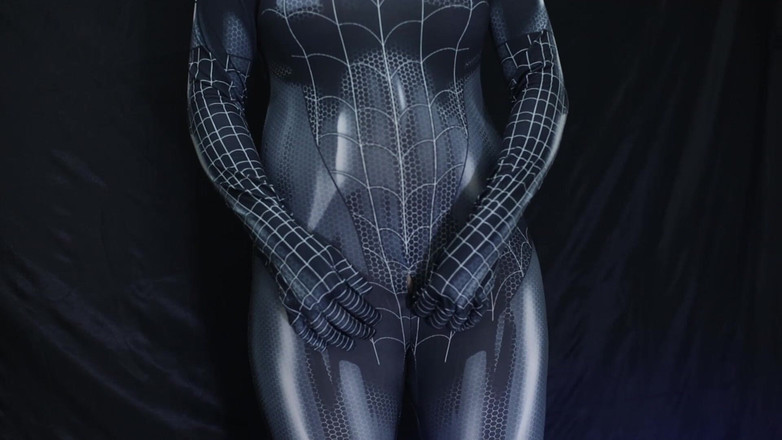 deafheaven666: Wieder Cosplay spiderman, sogar in entot läuft er raus, bis...
