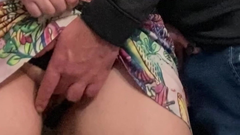 PriyaNaavya: Pane bože!! Starý muž mě masturbuje v metru