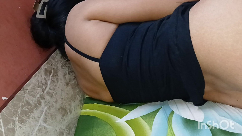 Apple Porn: かわいい義理の妹と初めてセックスする
