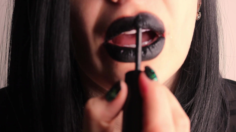 Goddess Misha Goldy: My black lips grab your attention!