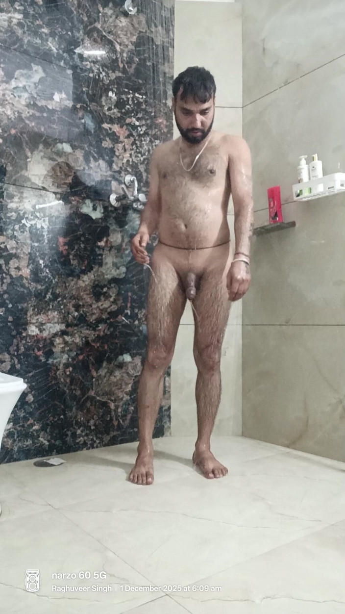 Rajasthani-old-lover: Petugas polisi India ayah tiri mandi