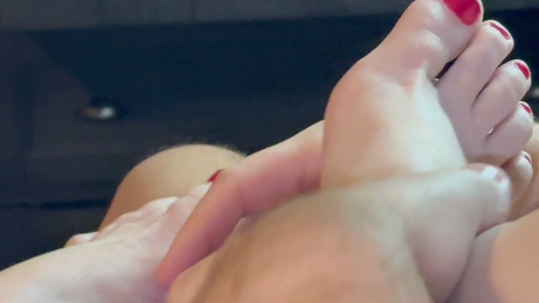 Tiana Skyy: Topless Wifey Gives Footjob