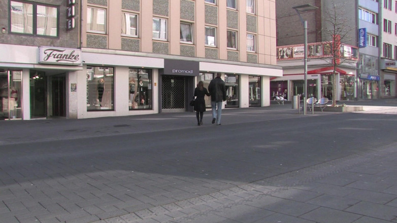 Under German Roofs: Возбужденные немецкие шлюхи с мокрыми кисками и хотят, чтобы их жестко трахнули 21