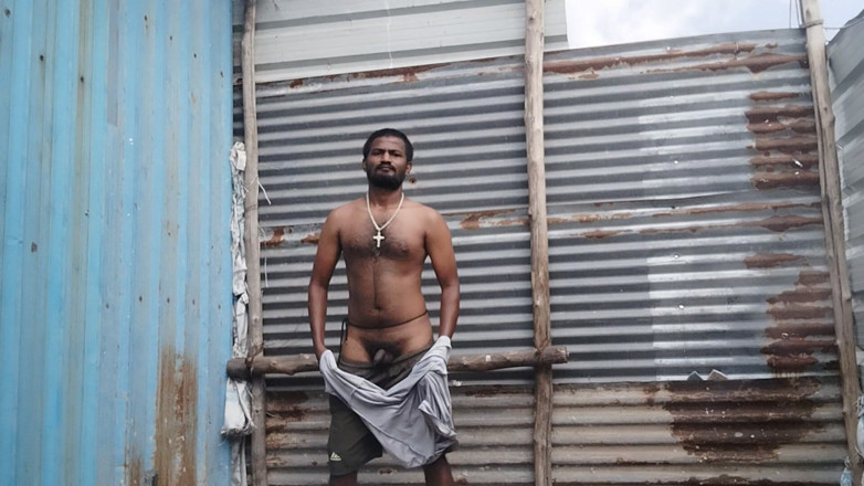 KUMBHA MANOJ KUMAR: Baffalos ricchi con ragazzo che gioca con la mucca