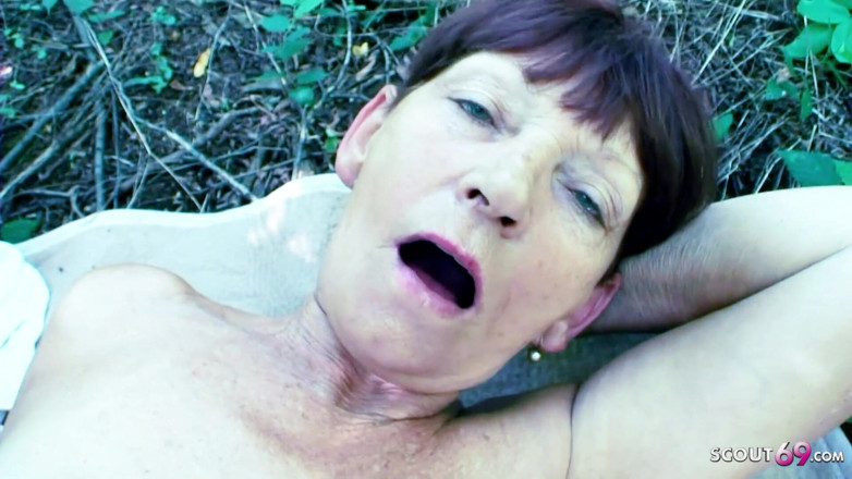 Full porn collection: Abuela flaca va a caminar con su nieto y folla...
