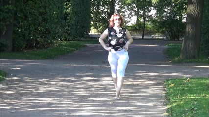 RedRoseRus: Quần legging trắng mông to khi đi dạo