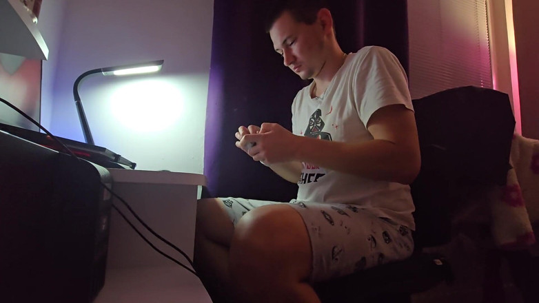 Fap_man93: Mi Masturbo Il Mio Grosso Cazzo Mentre Guardi Il Porno,...