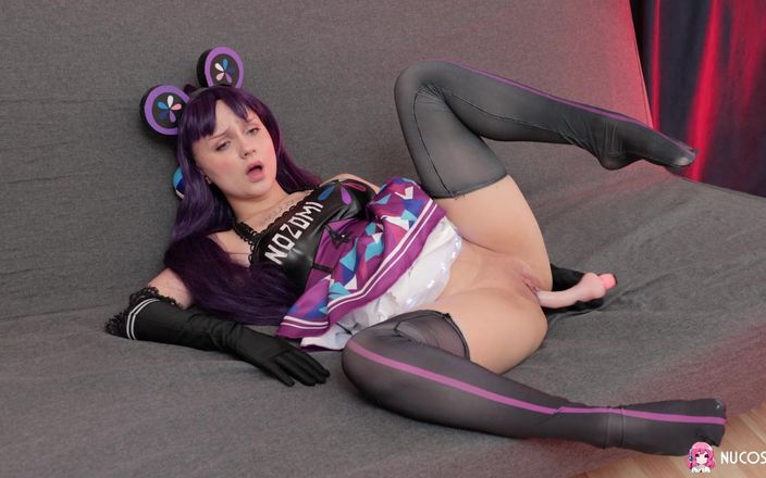 Nu Cosplay: Ketty small ist ein gamer-mädchen, das ein anderes spiel spielen...