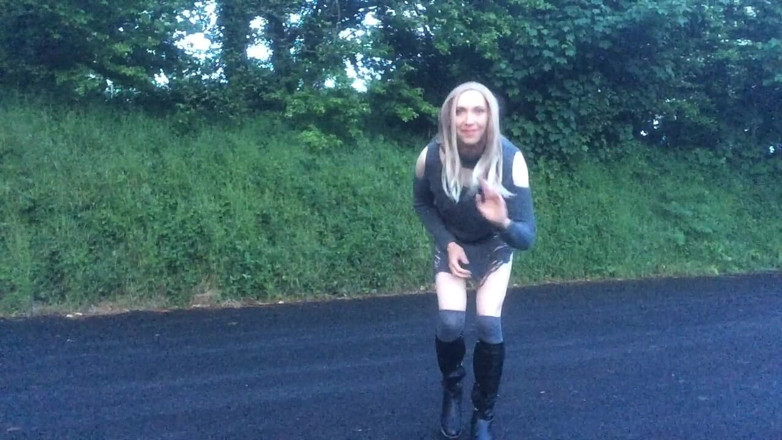 The Midnight Minx: Flashing down the football pitch