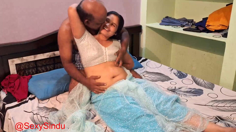 Sexy sindu: India en sari con hombre de 50 años