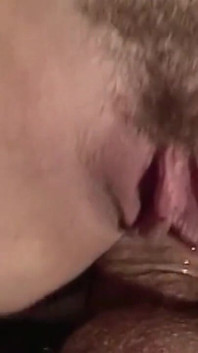 सुनहरे बालों वाली milf(चोदने लायक मम्मी) जुनूनी मिशनरी चूत में गहरे तक वीर्य लेती है