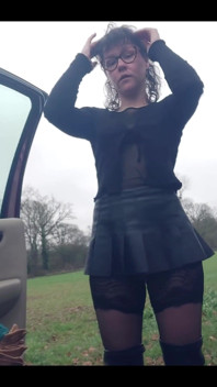 Showing Pussy to Taxi Driver