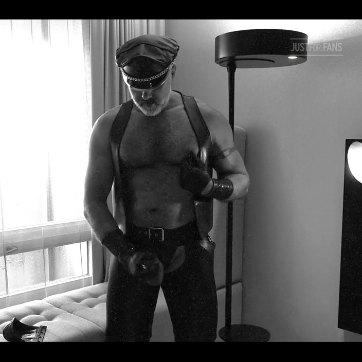 Mike Gross: Solo Man