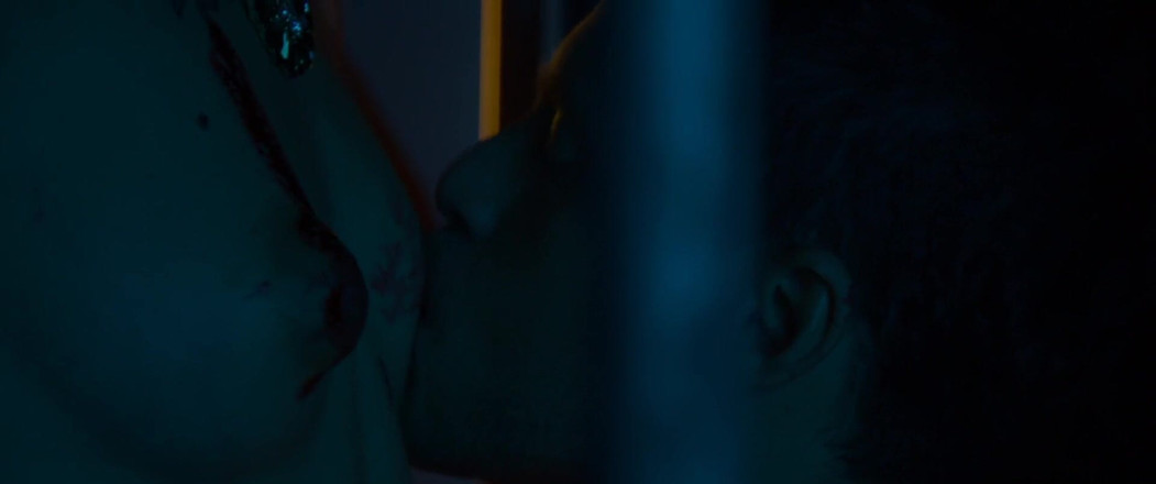 Verso Cinema: Deeply bitten in threesome action