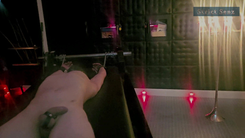 Strict Senz: Stina Sten Lång Spik Kittlande Ansiktssittning Sträckt På Hyllan Av Älskarinna...