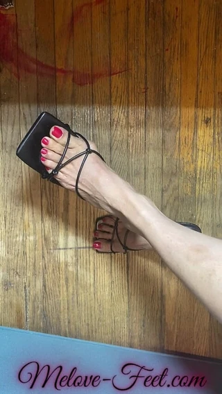 Naelor: Sexy Asian Small Feet with Red Toe Nail in Open...