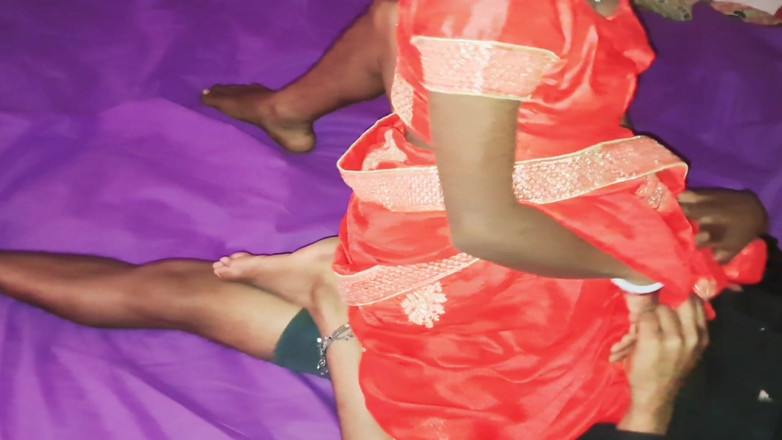 Trilokinath: Novomanželé Valentýn láska v posteli