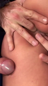 Dolce bionda con un corpo caldo viene scopata nel suo buco del culo