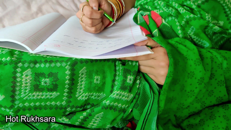 hot_rukhsara: Indická učitelka Rukhsara tvrdě ošukaná jejím studentem na toaletě, hindské...