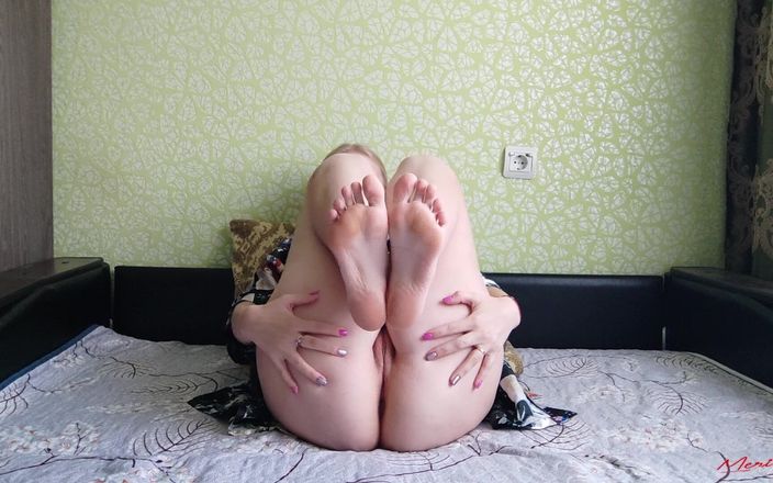 Meri Mouse: Vreau spermă pe picioarele mele