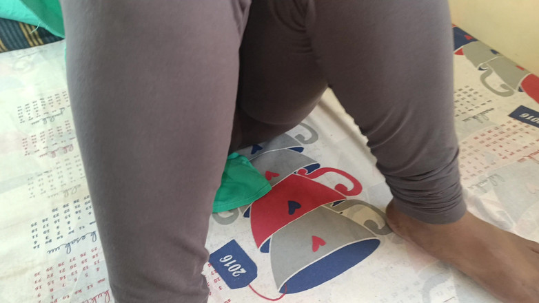 Palani69: Vysokoškolská studentka sdílí postel se sousedem