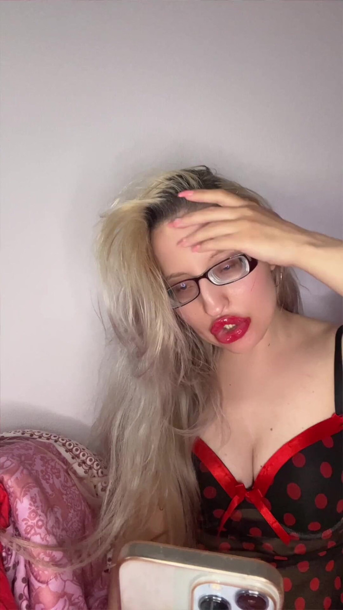 FinDom Goaldigger: büyük kırmızı dudaklarım ve ruj gücü