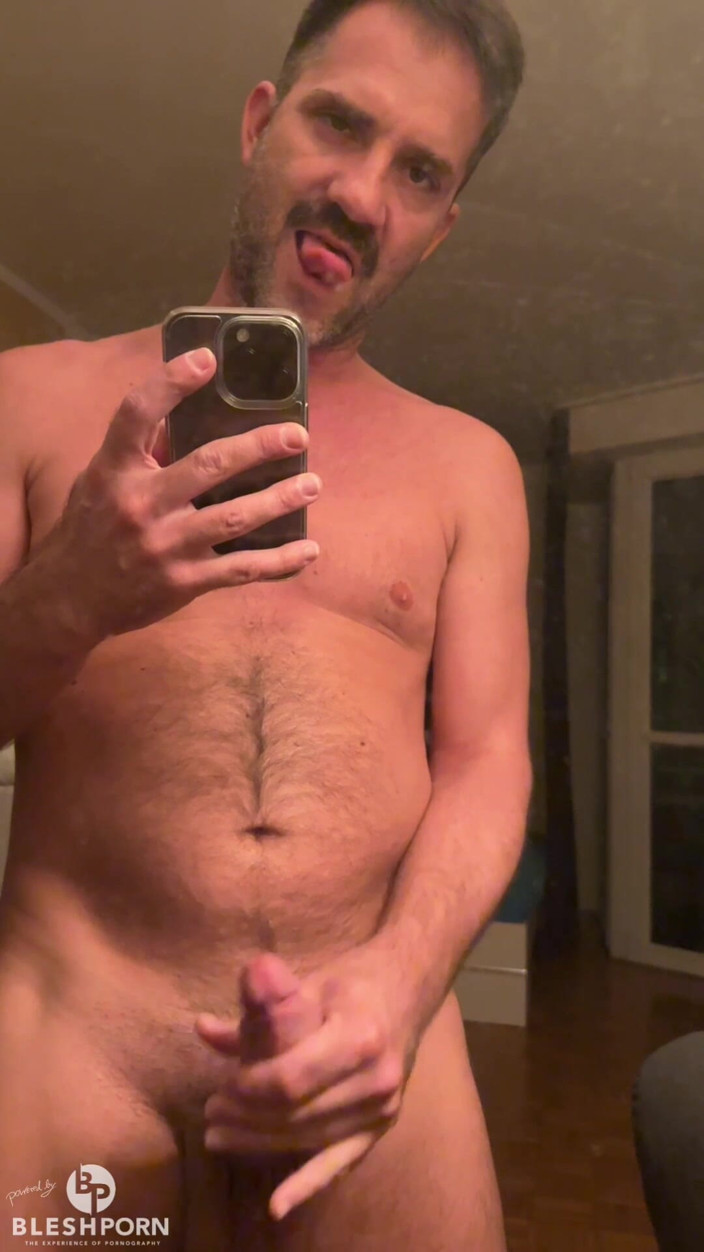 bleshporn: あの大きな朝の勃起を手放す