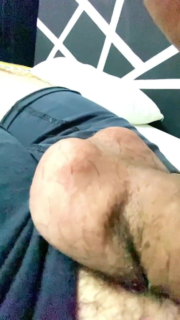 Latin mature king: 玩弄我的大鸡巴