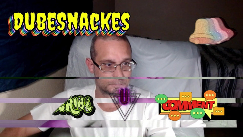 DubeSnackes: Dubesnackes, masturbându-se la miezul nopții înainte de culcare. Întinsă în pat frecându-mi pula.