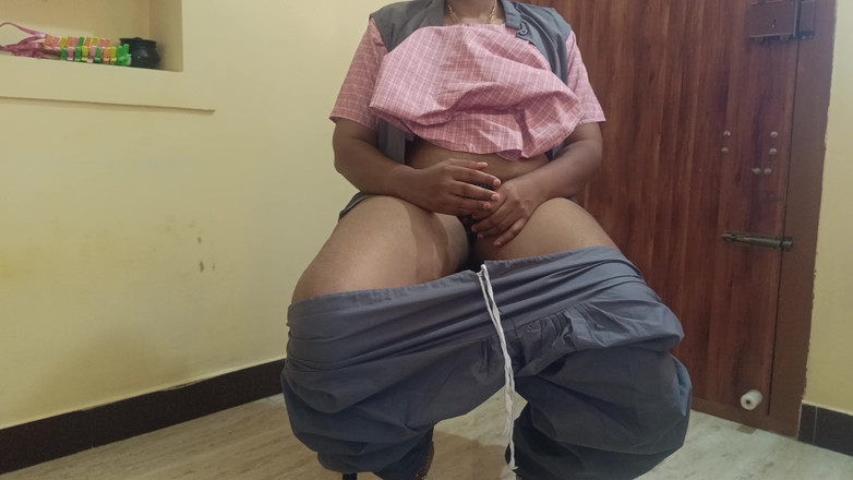 Pushpa studio: カンニングした大学生の女の子