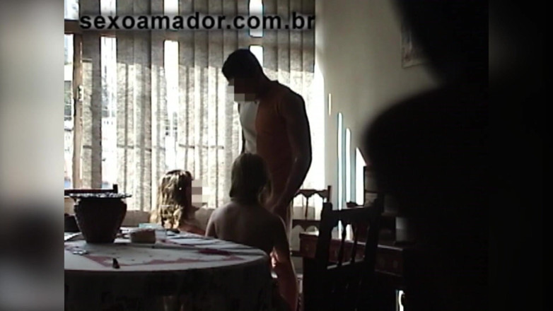 Amateurs videos: Sex friends invite giant-cocked man and threesome with him