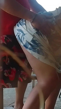 Soția sexy a vecinilor vrea întotdeauna să mă urmărească cum mă masturbez