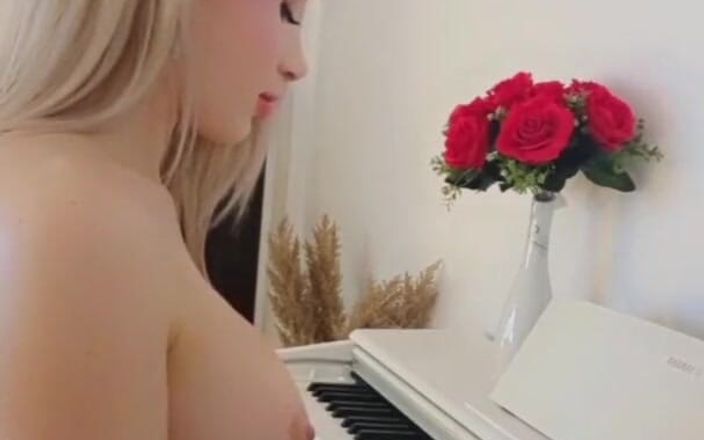 Anna Rey Blonde: Ma première chanson pour piano
