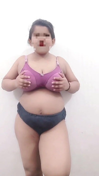Shabnam Khatun Mluví s přítelem