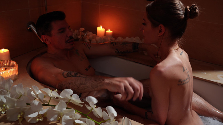 Tiffany Tatum: Cum Inside Me, Room Service! - Slippery Bubble-bath Room-service Babe Fucked,...