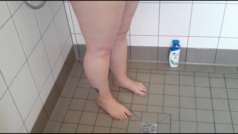 NylonjungeCarmen: She takes a shower in my apartment - part 1