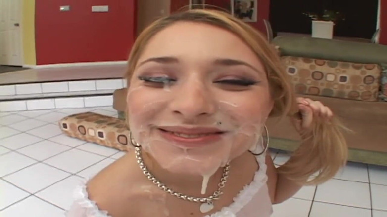 Chica Suicida DVD: Kayla Marie tiene la cara cubierta de esperma pegayo