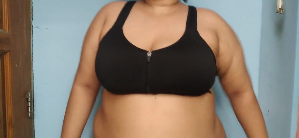 Aria Mia: インドの角質のガールフレンド